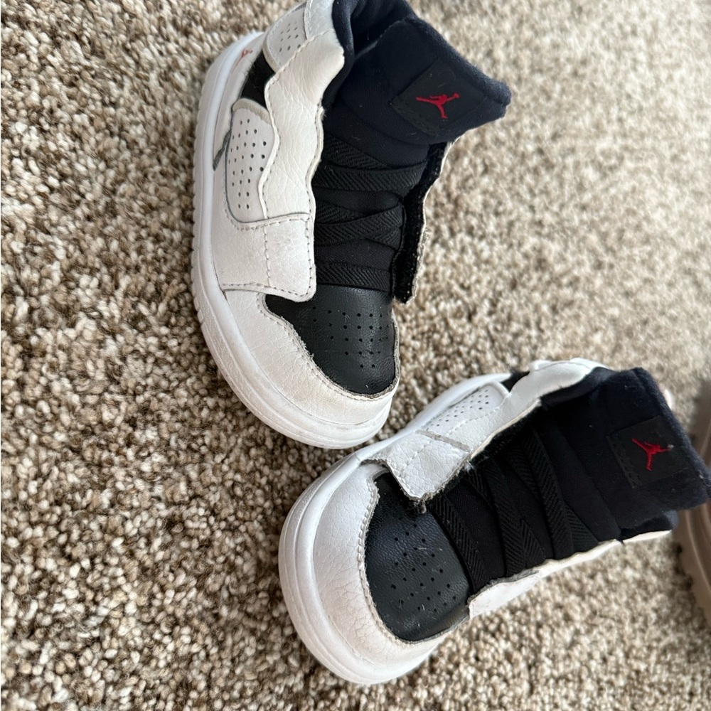 Jordan Black and White Sneakers Modern Low-Top Design